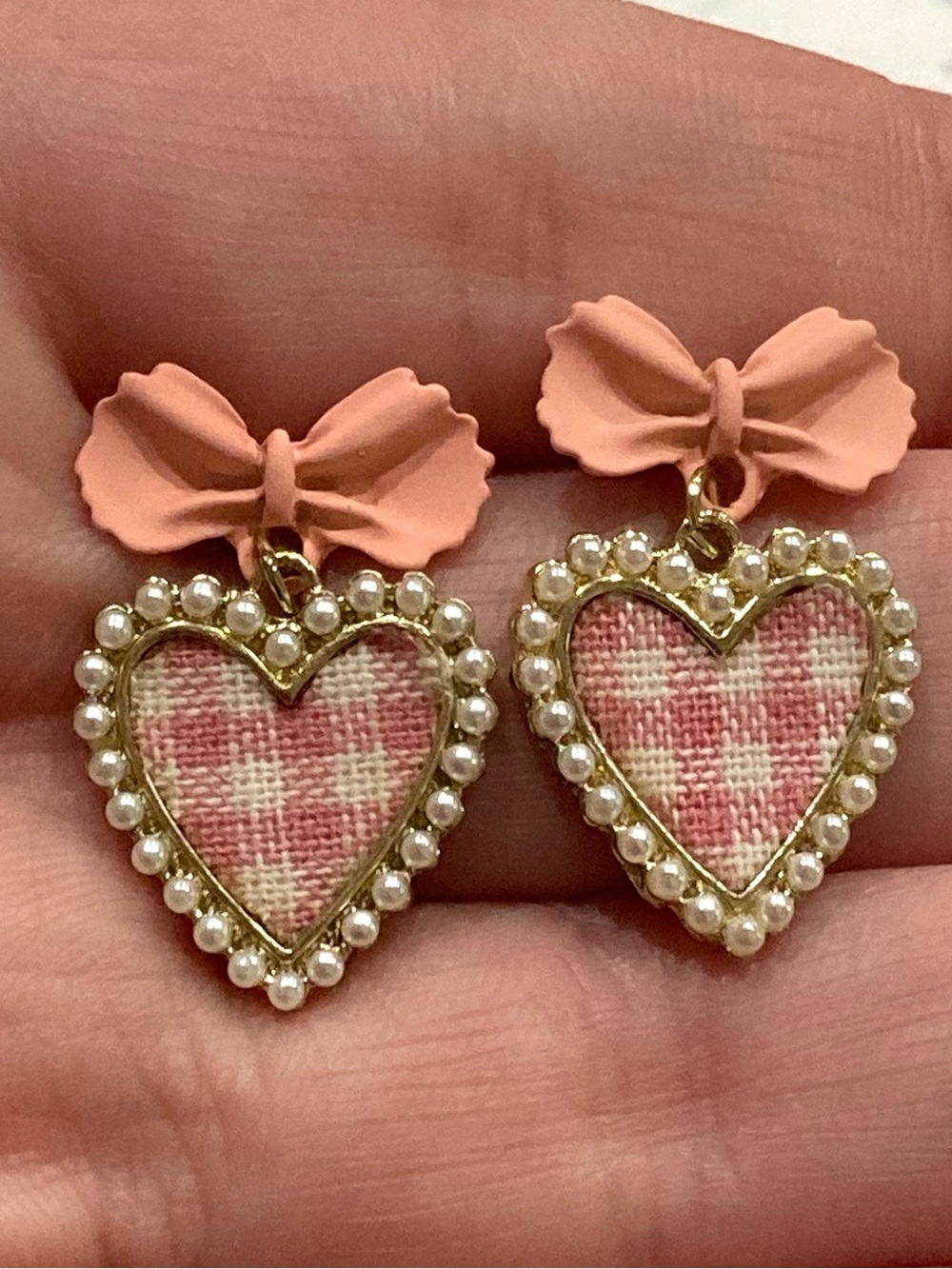 Pearl Pink Plaid Bow Heart Stud Earrings - Picture 5 of 6